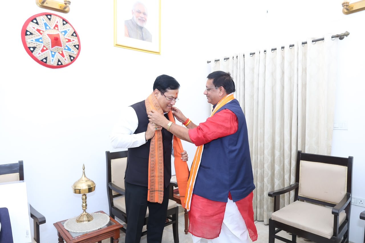नई दिल्ली में माननीय केंद्रीय बंदरगाह, नौवहन एवं जलमार्ग मंत्री Sarbananda Sonowal जी से भेंट कर 152-बिहपुर विधानसभा के समग्र विकास से जुड़े महत्वपूर्ण प्रस्तावों पर विस्तृत चर्चा की।